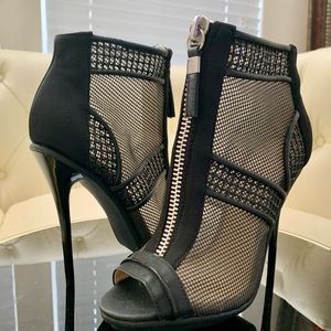 🔥SOLD!🔥GX by Gwen Stefani Black Peep Toe Stiletto Ankle Boots/Booties US 7